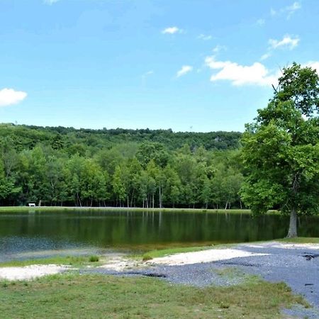 *Amenity-Filled Waterfront Oasis @Saw Creek Estates Near Waterfalls And Hiking* East Stroudsburg Exteriér fotografie