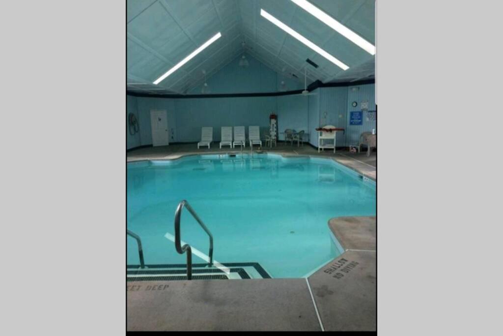 *Amenity-Filled Waterfront Oasis @Saw Creek Estates Near Waterfalls And Hiking* East Stroudsburg Exteriér fotografie