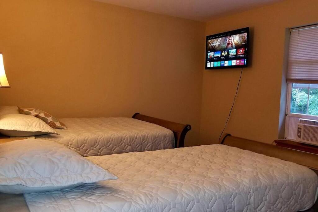*Amenity-Filled Waterfront Oasis @Saw Creek Estates Near Waterfalls And Hiking* East Stroudsburg Exteriér fotografie