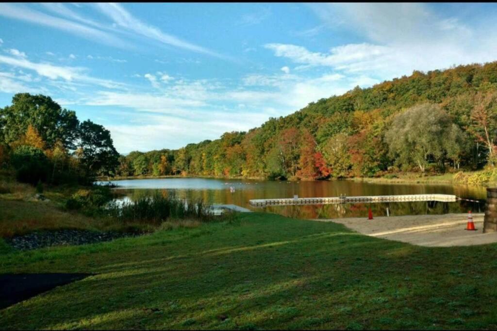 *Amenity-Filled Waterfront Oasis @Saw Creek Estates Near Waterfalls And Hiking* East Stroudsburg Exteriér fotografie
