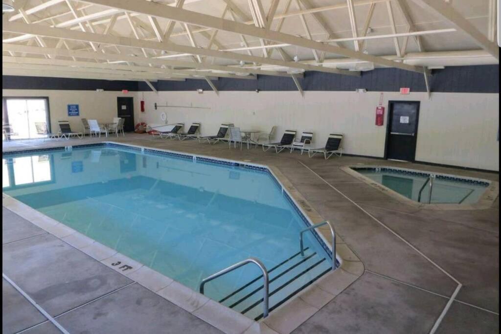 *Amenity-Filled Waterfront Oasis @Saw Creek Estates Near Waterfalls And Hiking* East Stroudsburg Exteriér fotografie