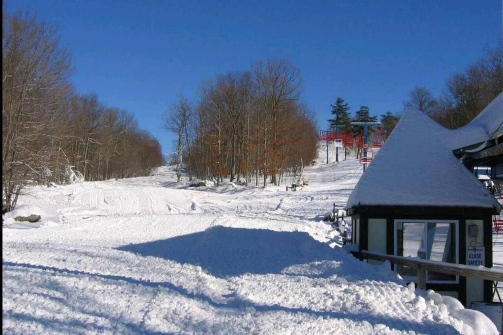 *Amenity-Filled Waterfront Oasis @Saw Creek Estates Near Waterfalls And Hiking* East Stroudsburg Exteriér fotografie
