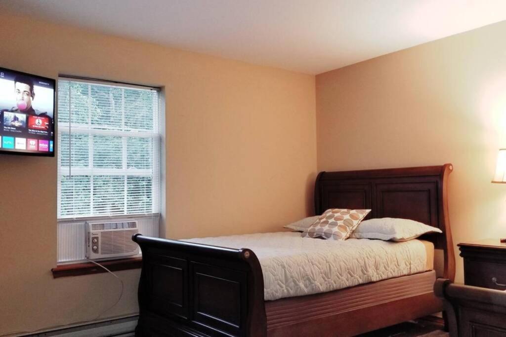 *Amenity-Filled Waterfront Oasis @Saw Creek Estates Near Waterfalls And Hiking* East Stroudsburg Exteriér fotografie