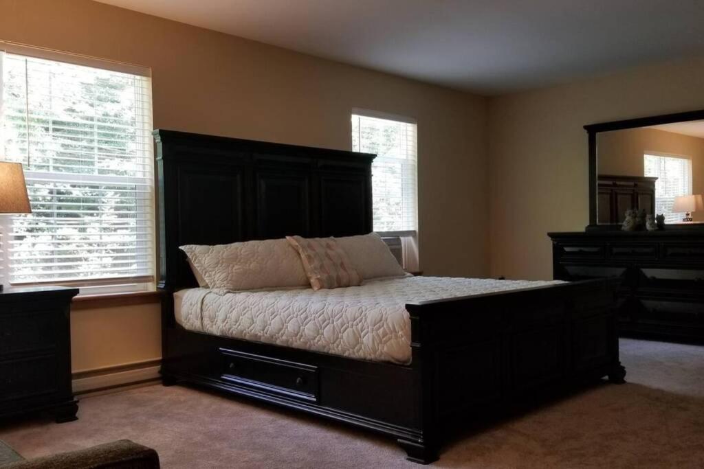 *Amenity-Filled Waterfront Oasis @Saw Creek Estates Near Waterfalls And Hiking* East Stroudsburg Exteriér fotografie