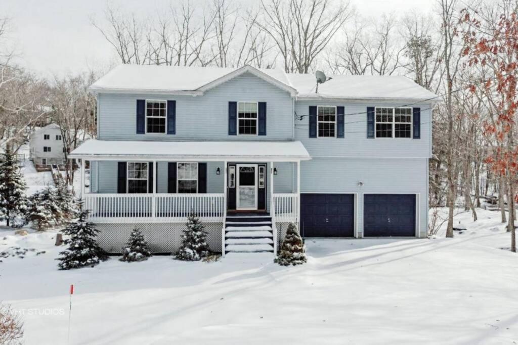 *Amenity-Filled Waterfront Oasis @Saw Creek Estates Near Waterfalls And Hiking* East Stroudsburg Exteriér fotografie