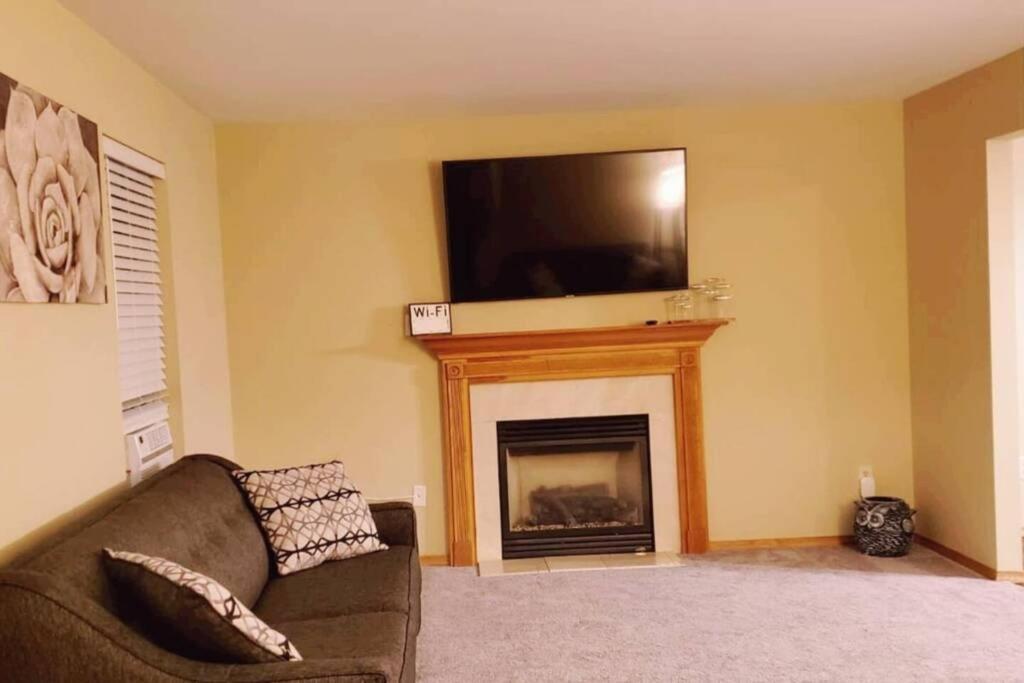 *Amenity-Filled Waterfront Oasis @Saw Creek Estates Near Waterfalls And Hiking* East Stroudsburg Exteriér fotografie